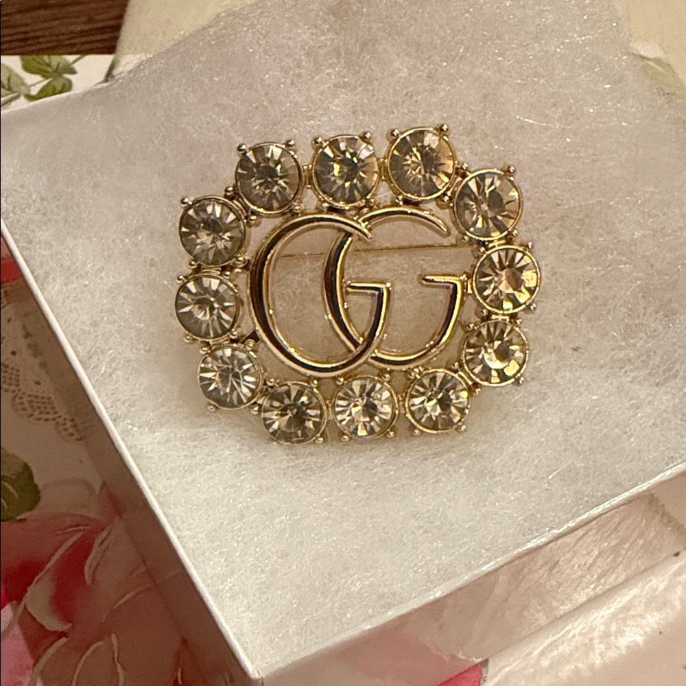 Fashion Jewelry Gold-Tone Crystal Brooch - Picture 4 of 8
